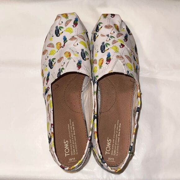 TOMS 11 White Multi Tropical Toucan Flamingo Fruit Canvas Slip On Flats - Picture 6 of 11